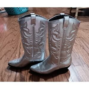 Soda Women's Faux Leather Silver Cowboy Mid Block Heel Boots Sz 6d